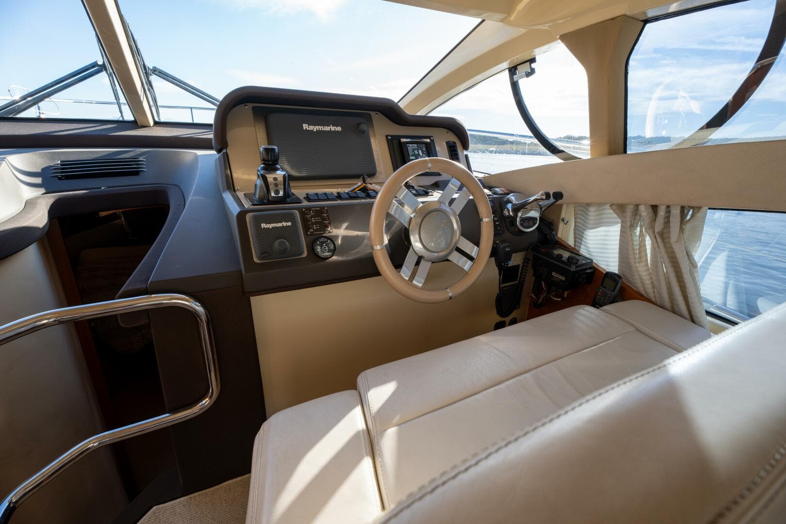 2013 Azimut 40 Flybridge — photo 28