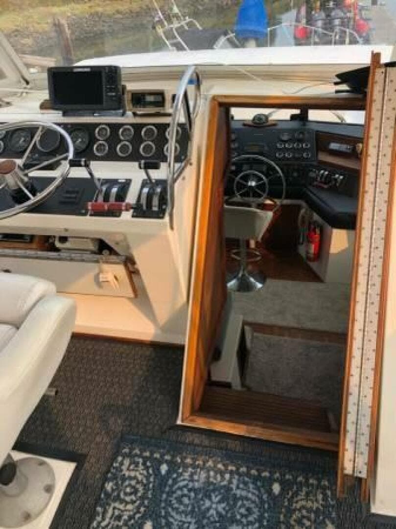 1985 Bayliner 4550 — photo 54