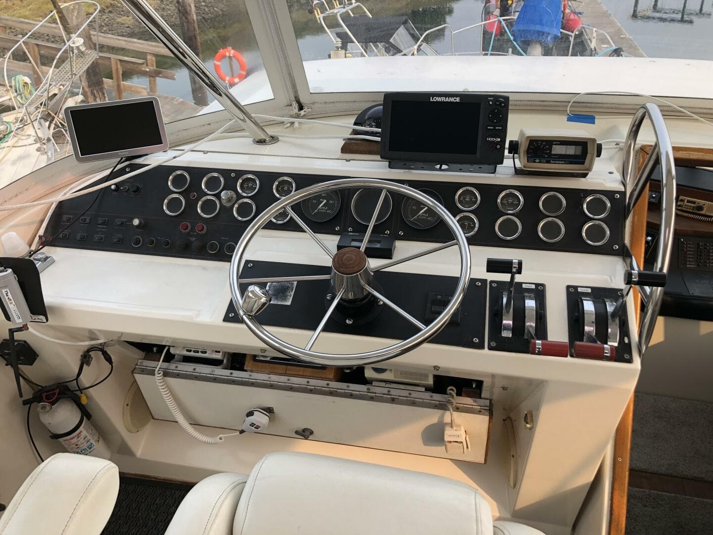 1985 Bayliner 4550 — photo 57