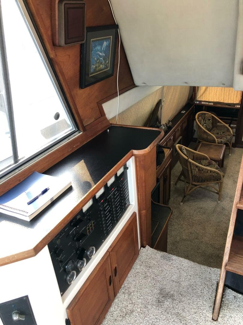 1985 Bayliner 4550 — photo 18