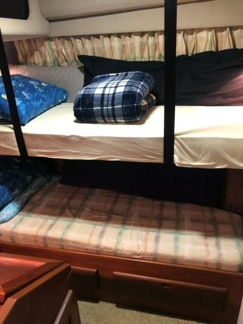 1985 Bayliner 4550 — photo 29