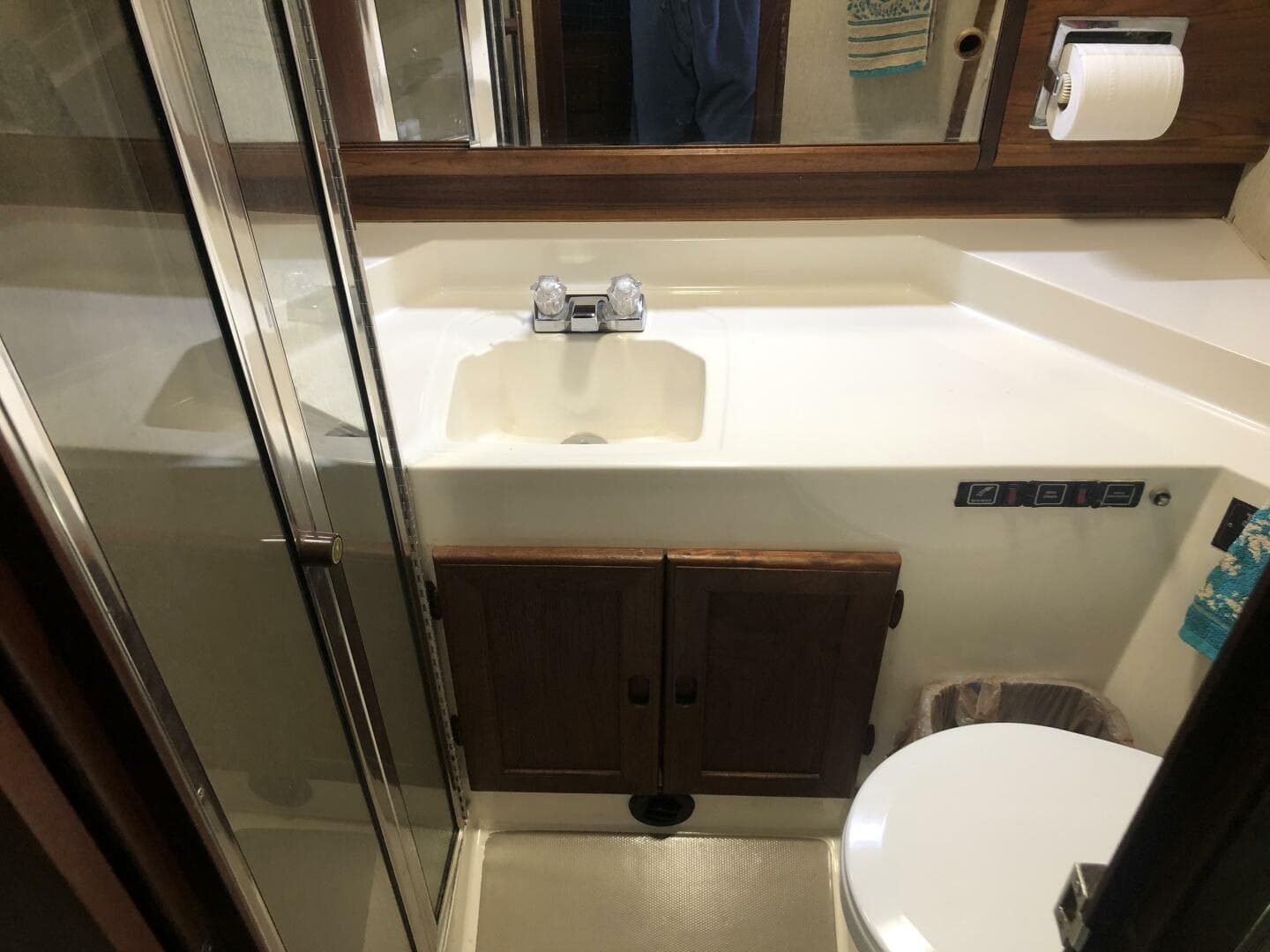 1985 Bayliner 4550 — photo 39