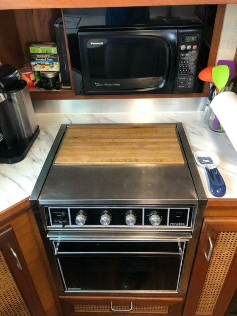 1985 Bayliner 4550 — photo 21