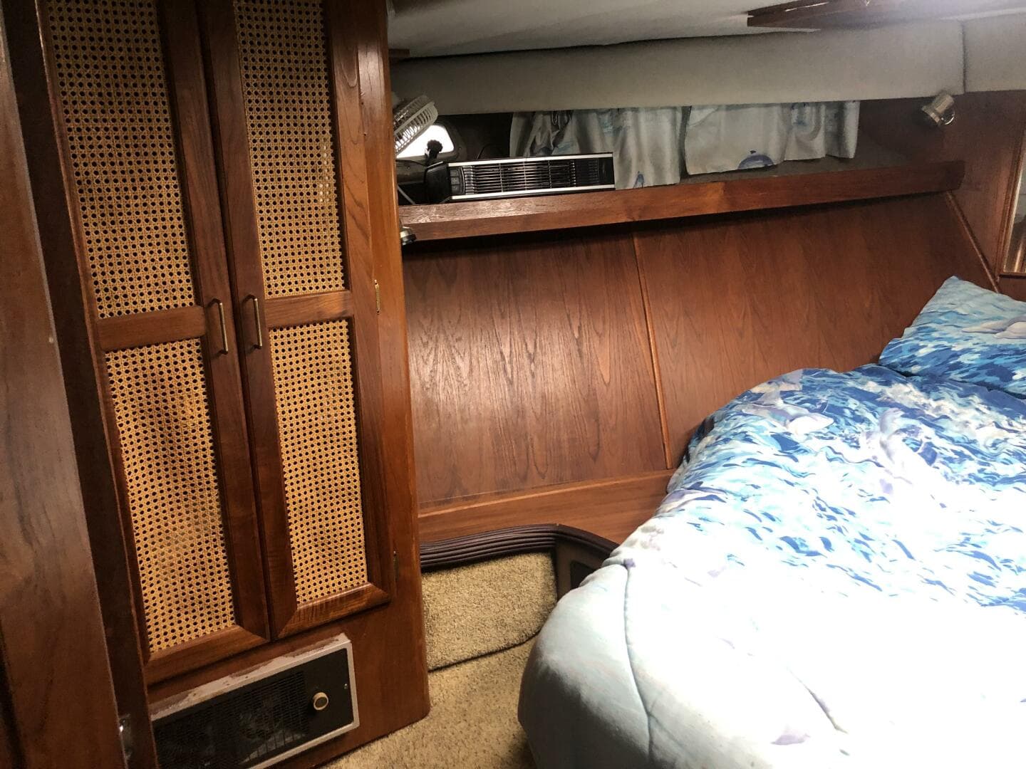 1985 Bayliner 4550 — photo 32