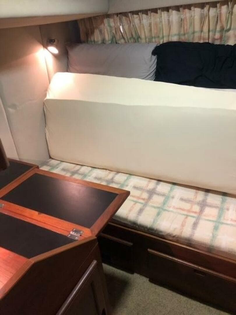 1985 Bayliner 4550 — photo 28