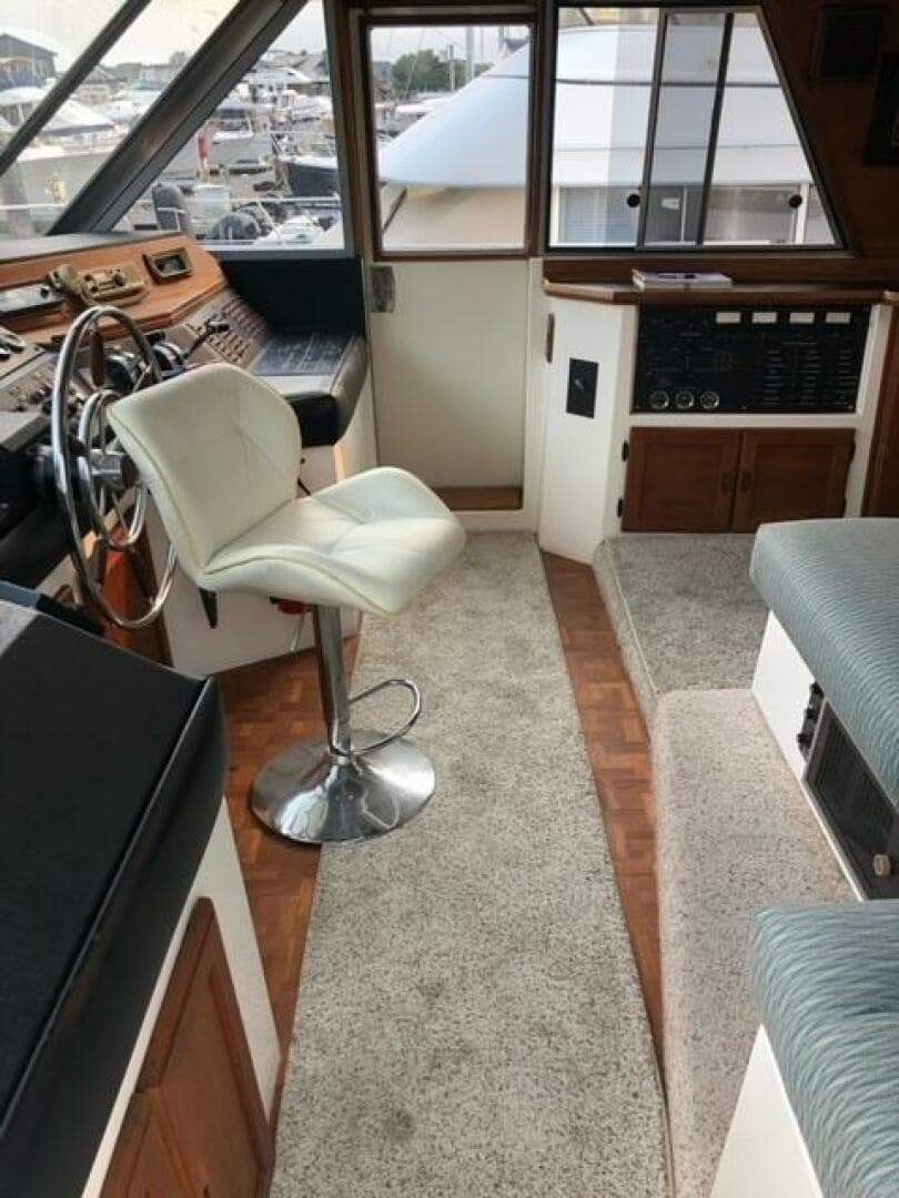 1985 Bayliner 4550 — photo 44