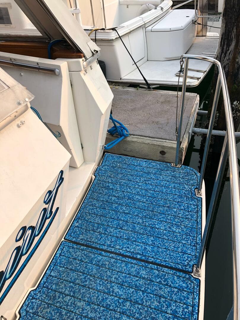 1985 Bayliner 4550 — photo 53