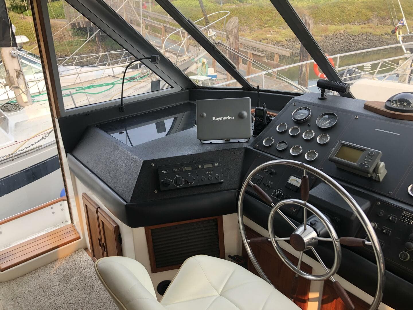 1985 Bayliner 4550 — photo 46