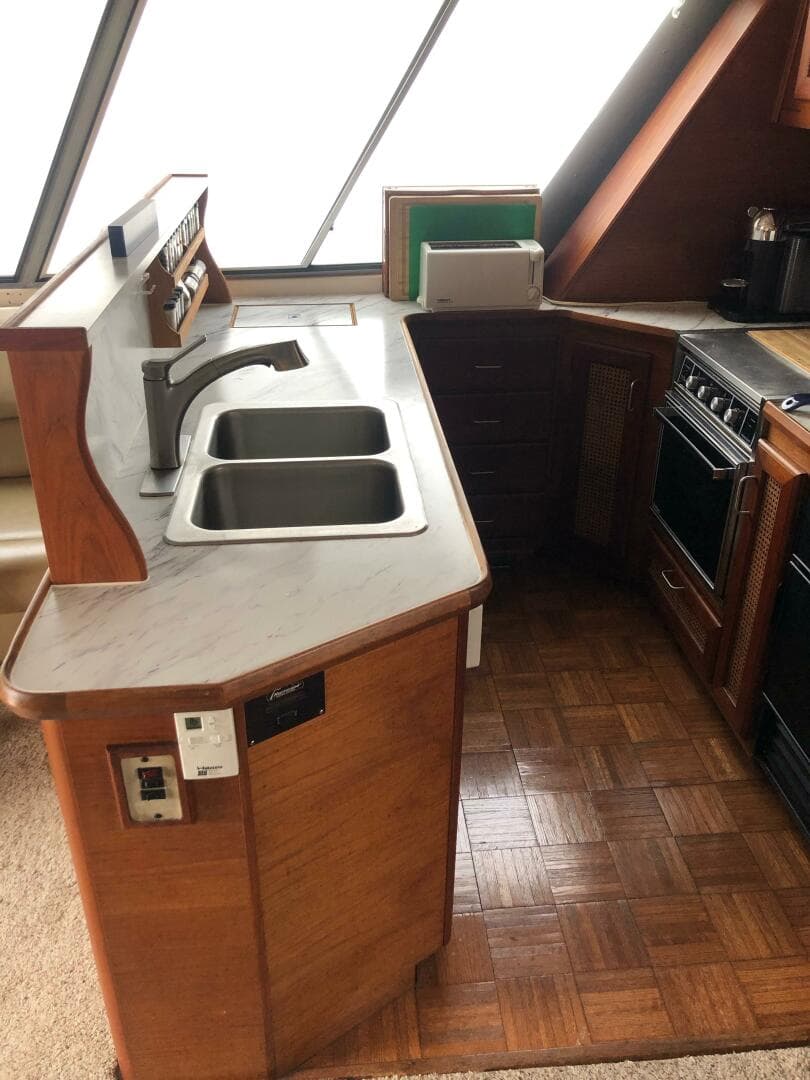 1985 Bayliner 4550 — photo 26