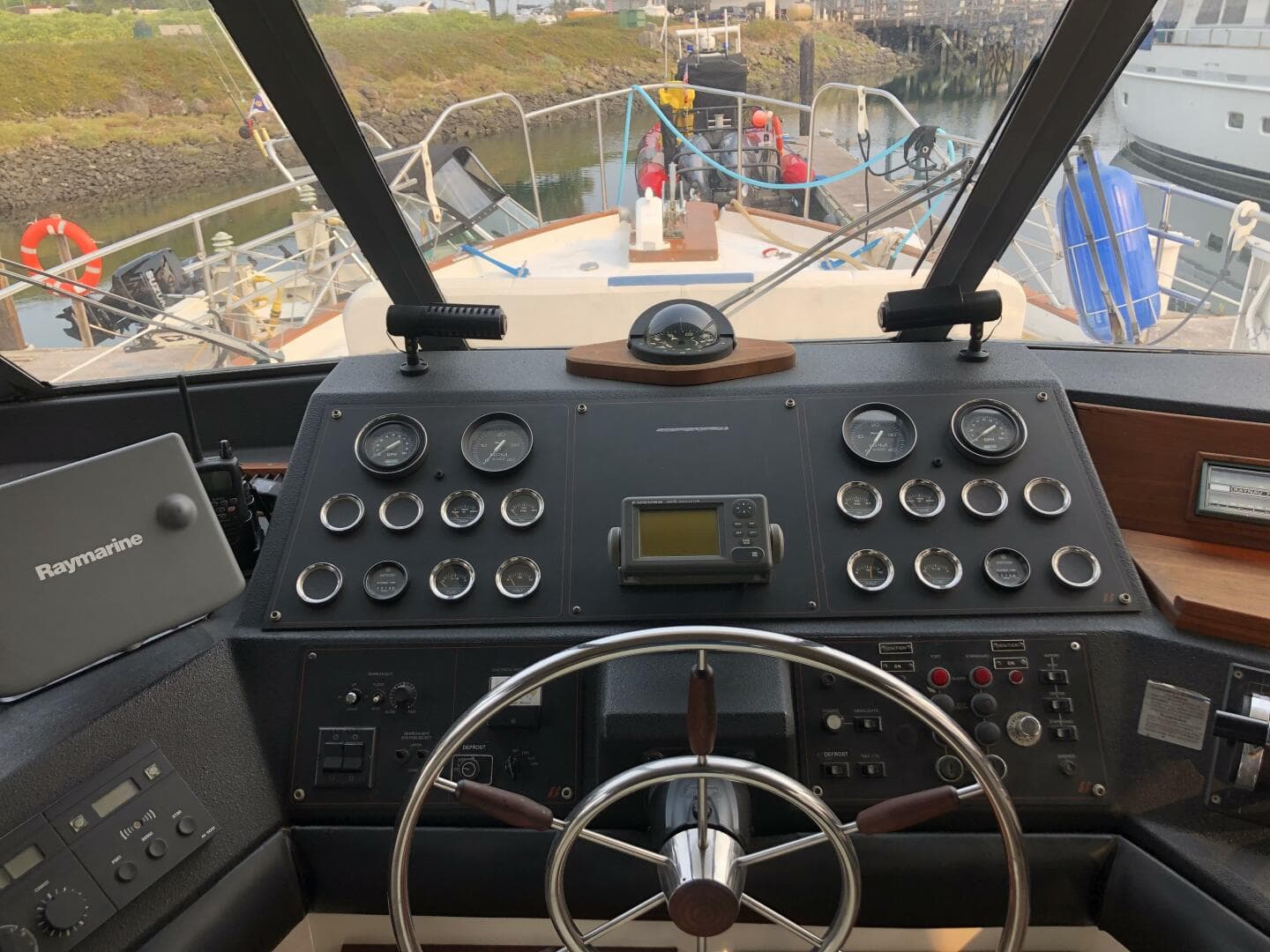 1985 Bayliner 4550 — photo 45