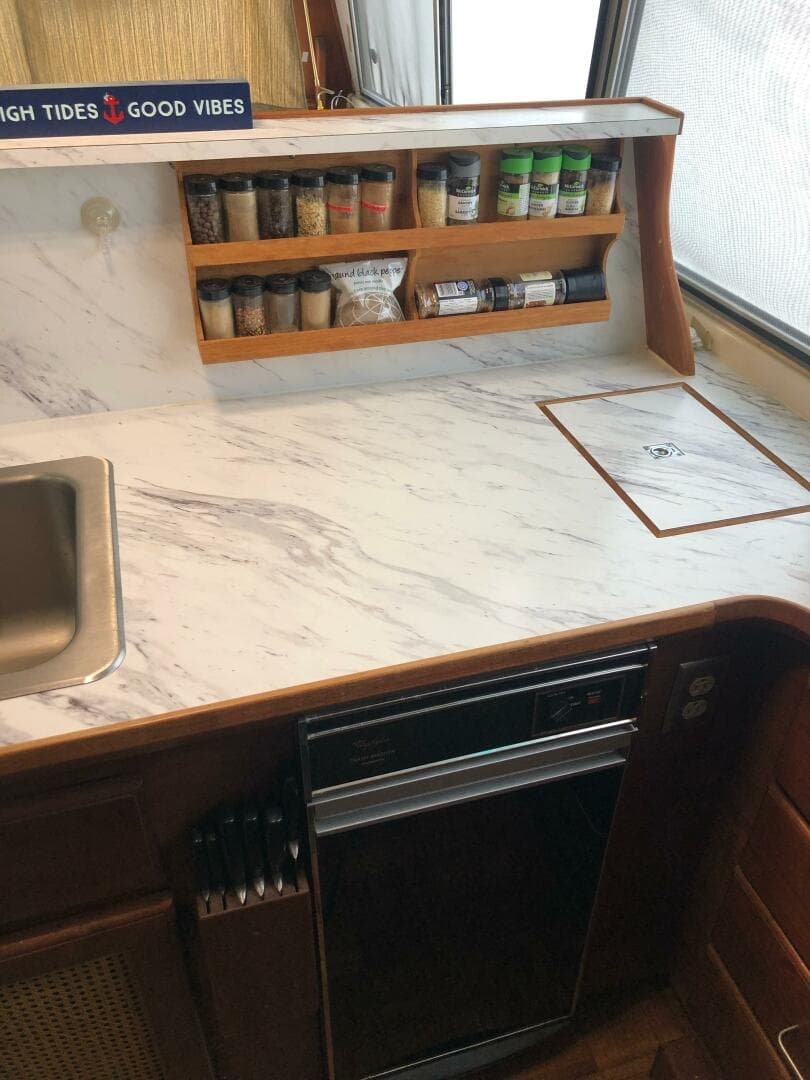 1985 Bayliner 4550 — photo 25