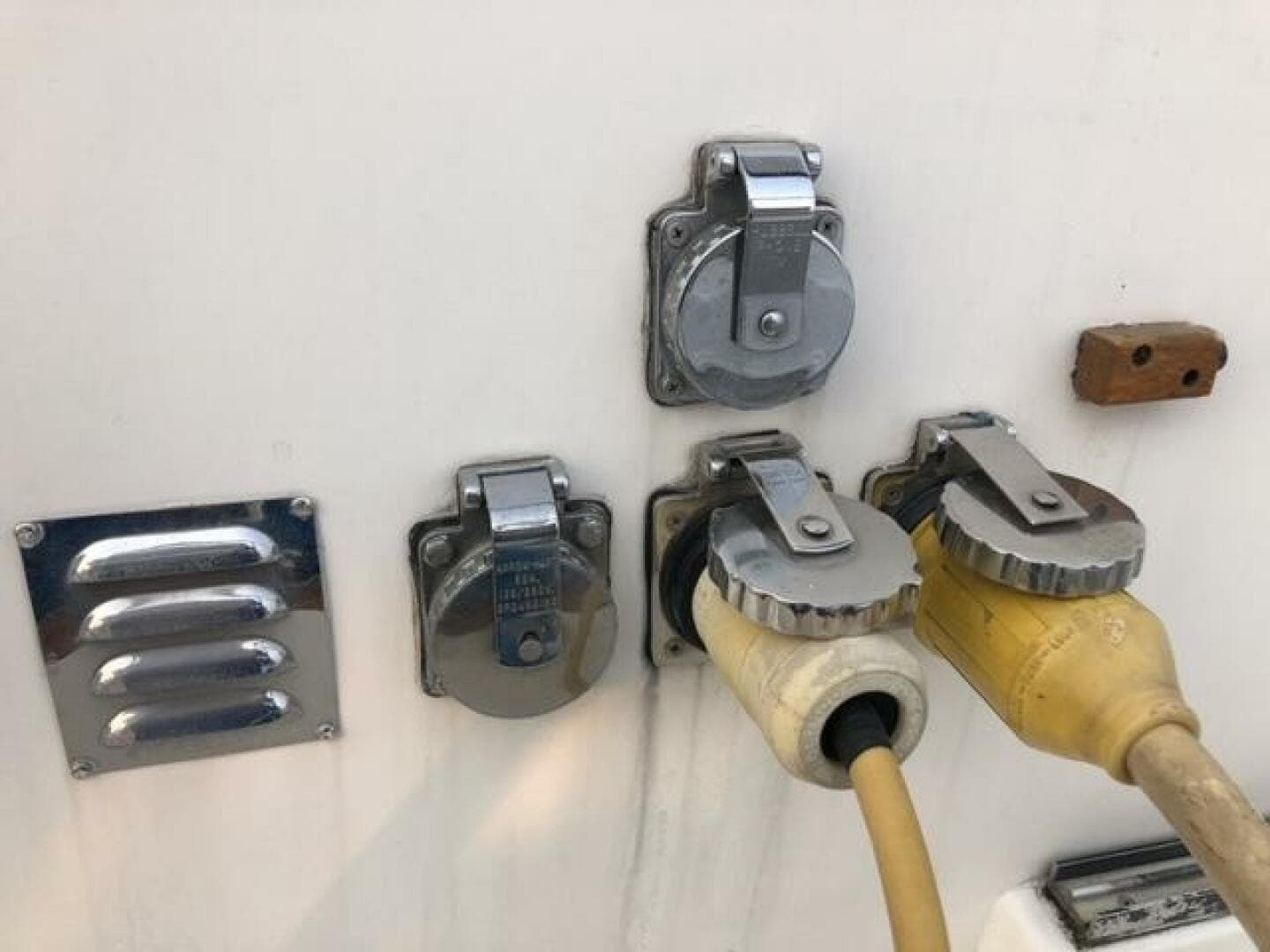 1985 Bayliner 4550 — photo 58