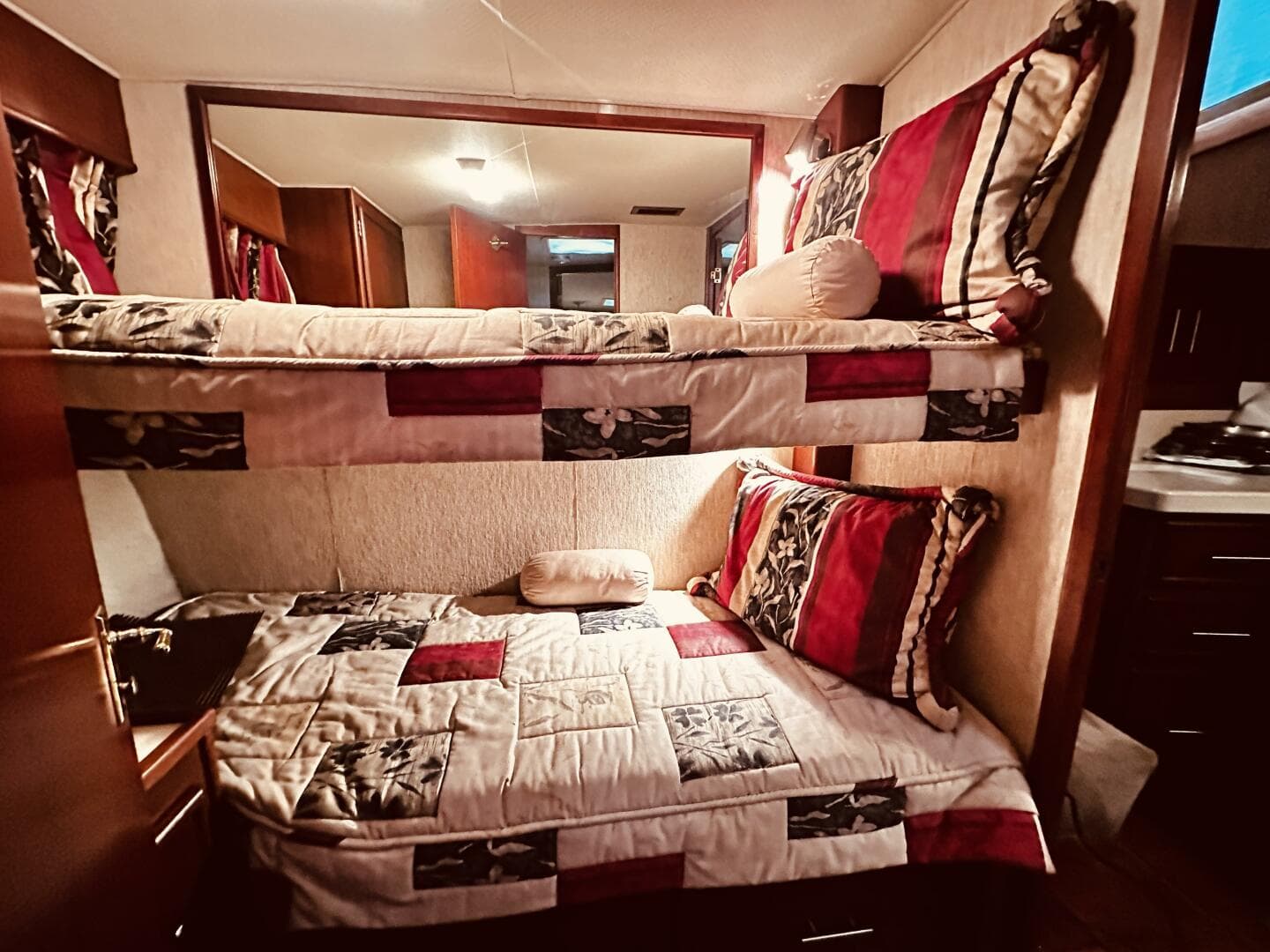 1985 Post 43 Sport Fisherman — photo 35