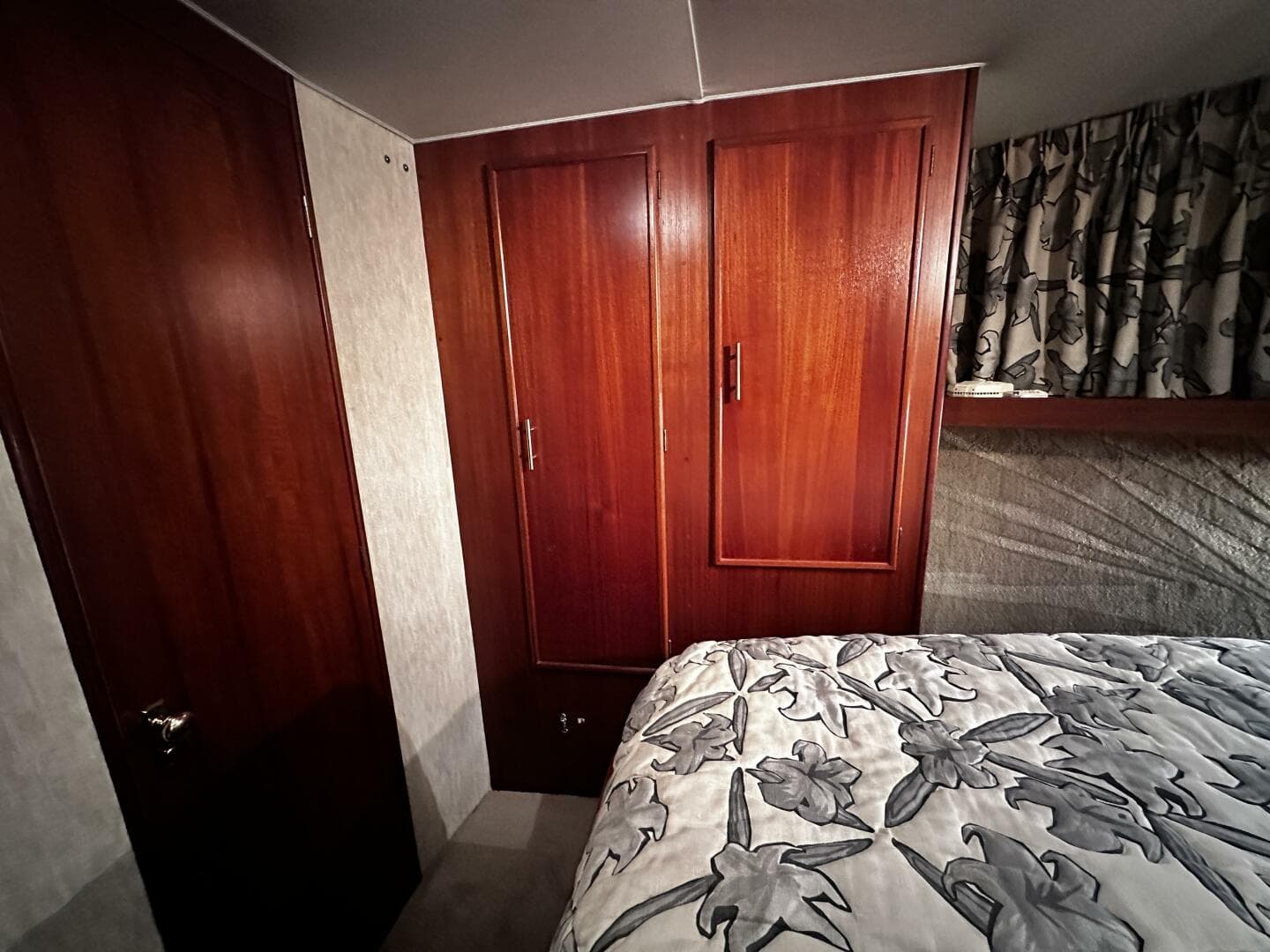 1985 Post 43 Sport Fisherman — photo 31