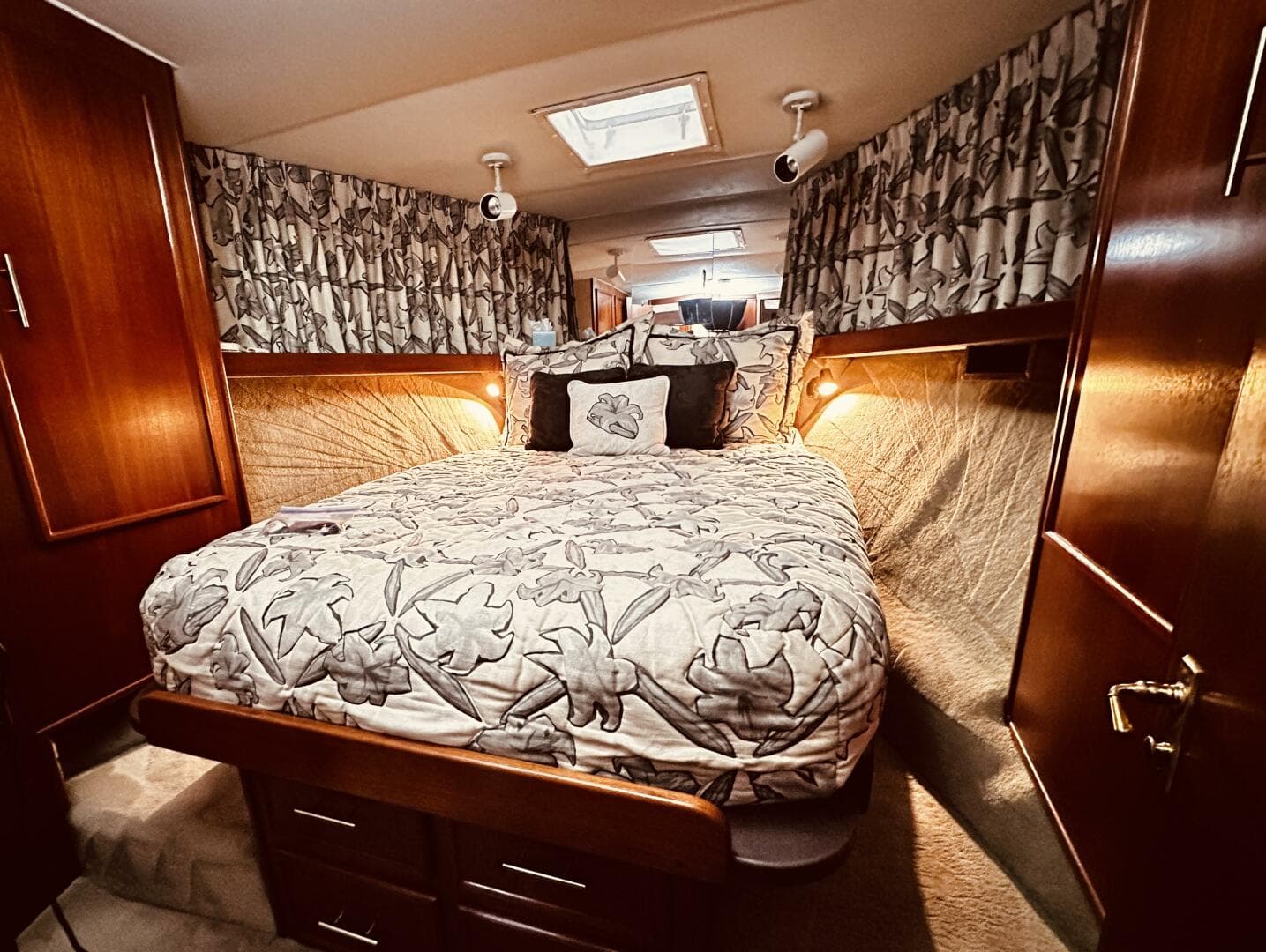 1985 Post 43 Sport Fisherman — photo 29