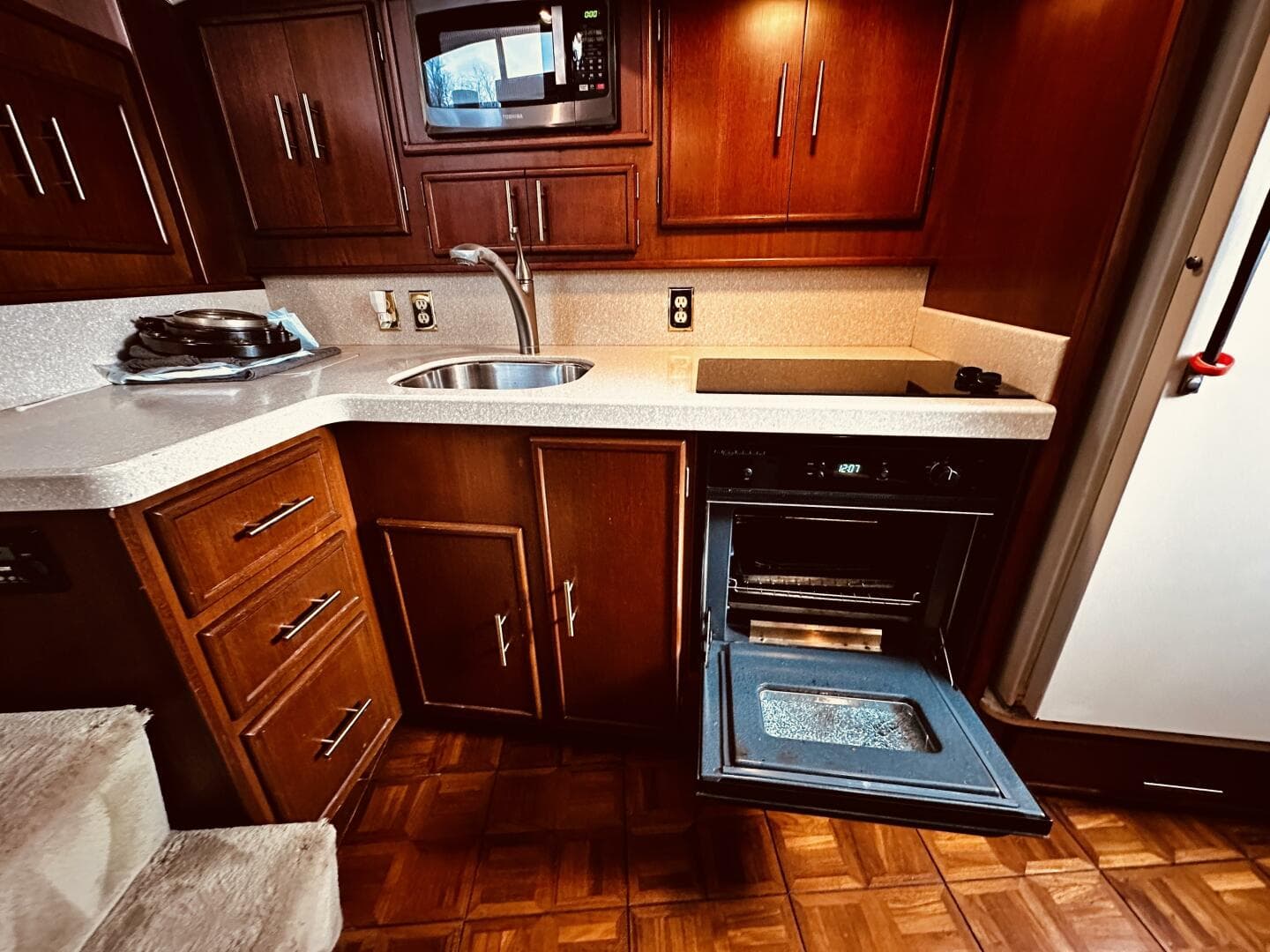 1985 Post 43 Sport Fisherman — photo 24