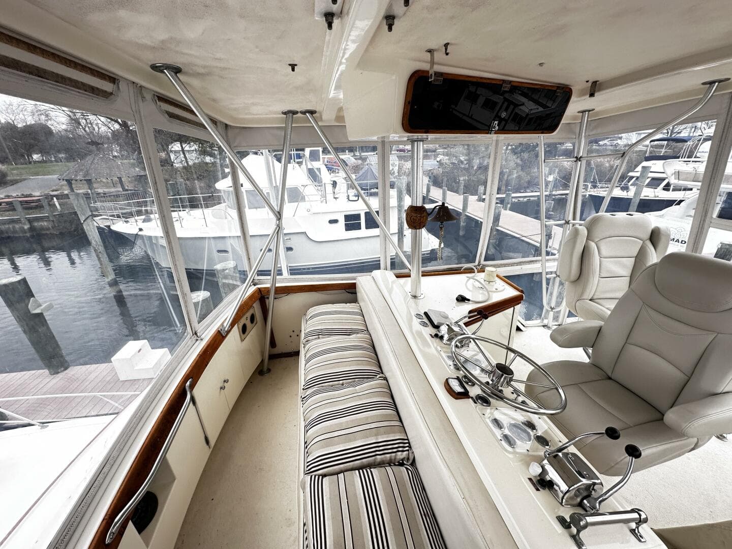 1985 Post 43 Sport Fisherman — photo 13