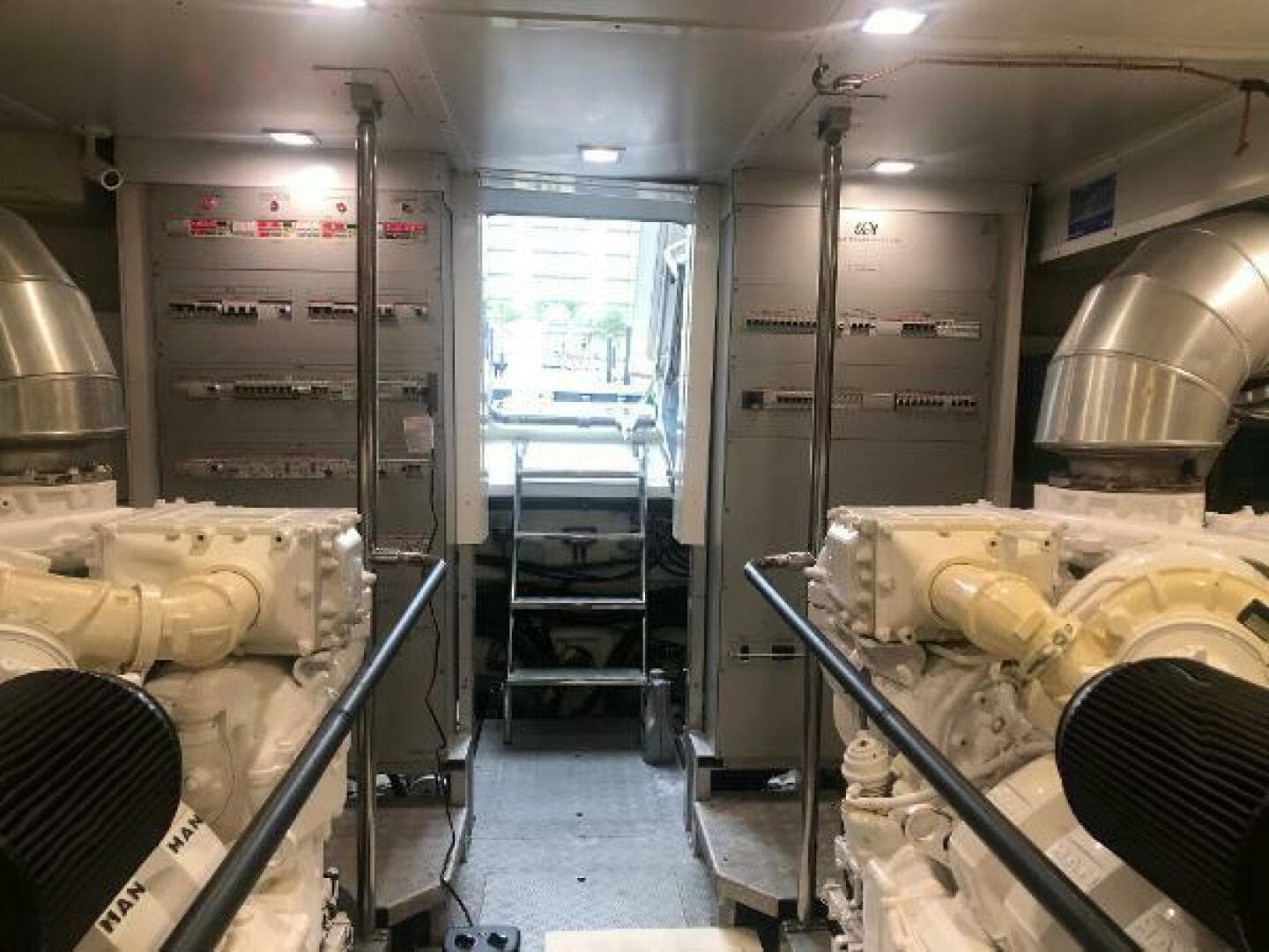 2012 Monte Carlo Yachts 76 — photo 11