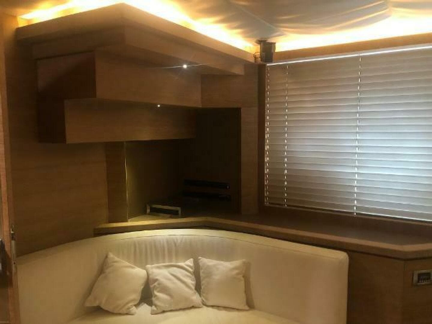 2012 Monte Carlo Yachts 76 — photo 24