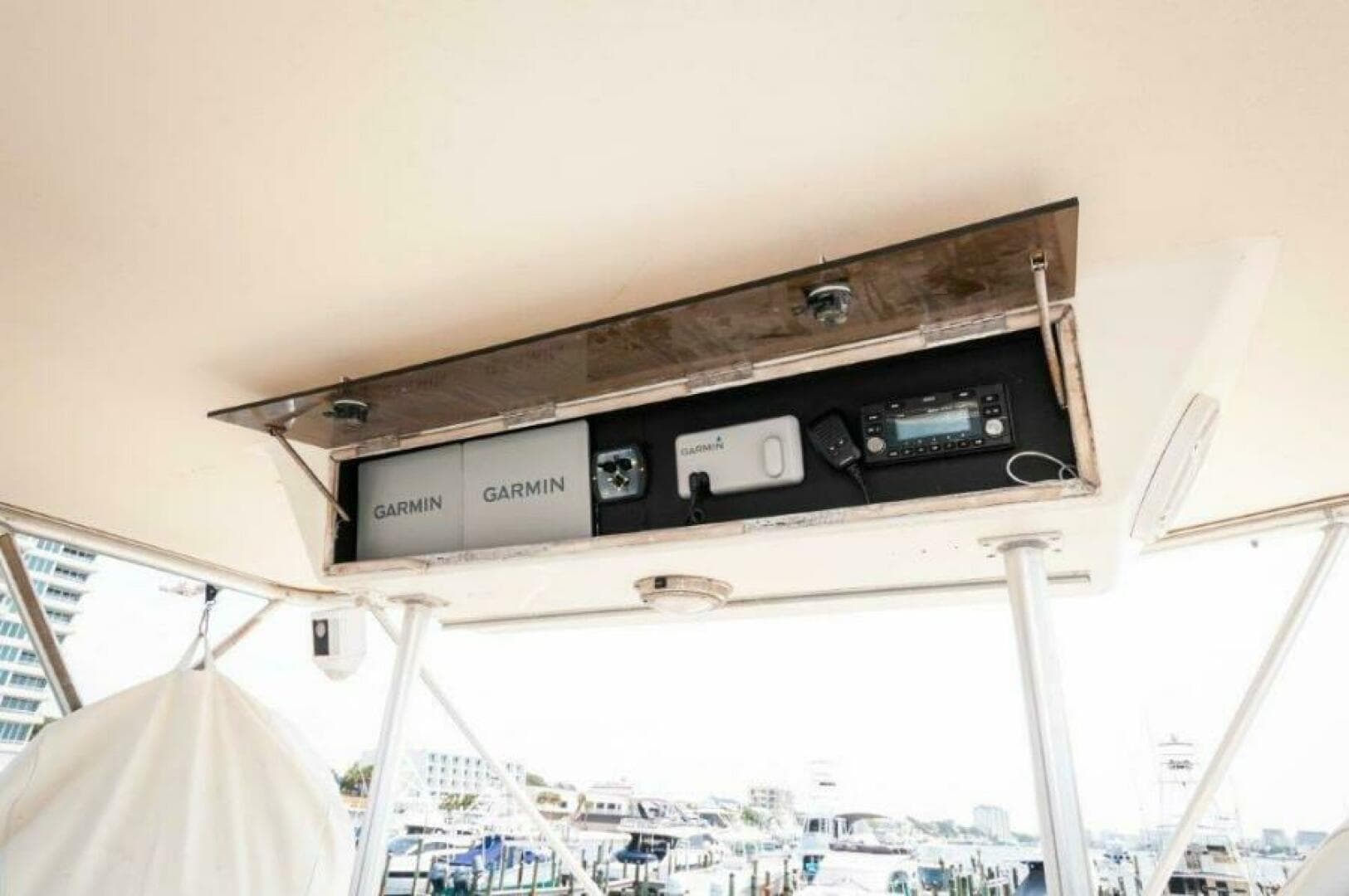 1991 Hatteras 45 Convertible — photo 15