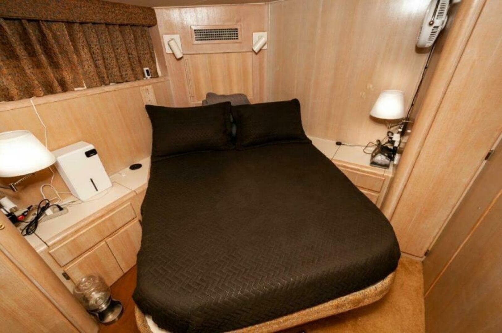 1991 Hatteras 45 Convertible — photo 7