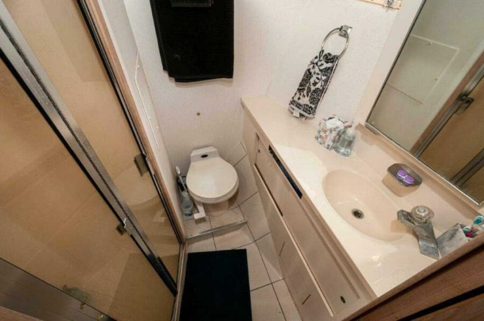 1991 Hatteras 45 Convertible — photo 10