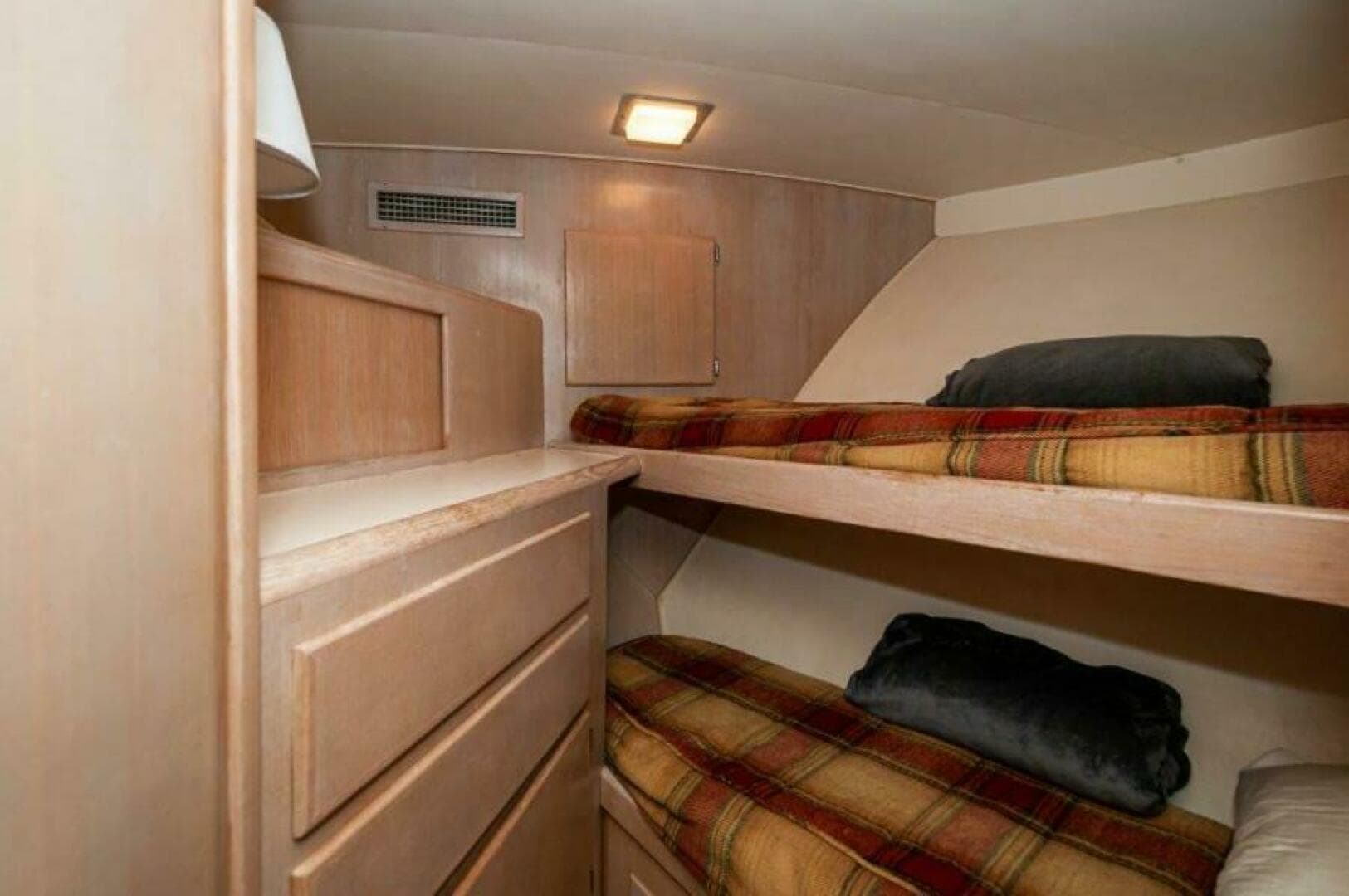 1991 Hatteras 45 Convertible — photo 11