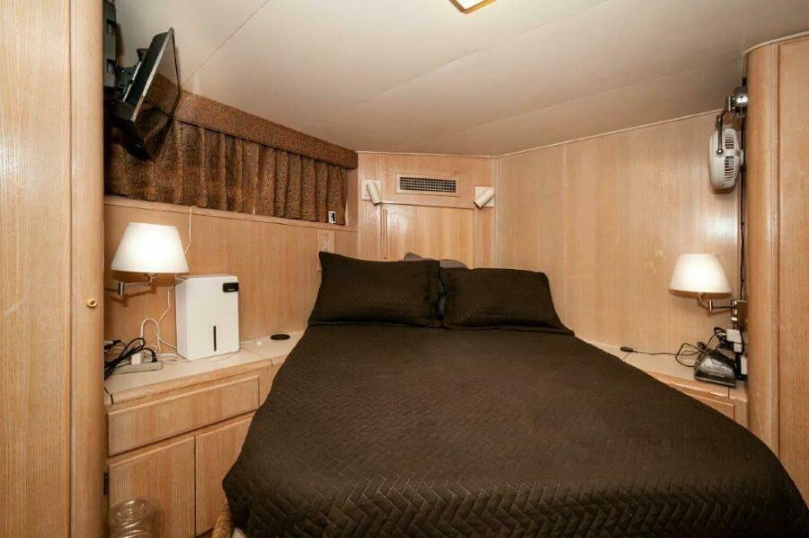 1991 Hatteras 45 Convertible — photo 6