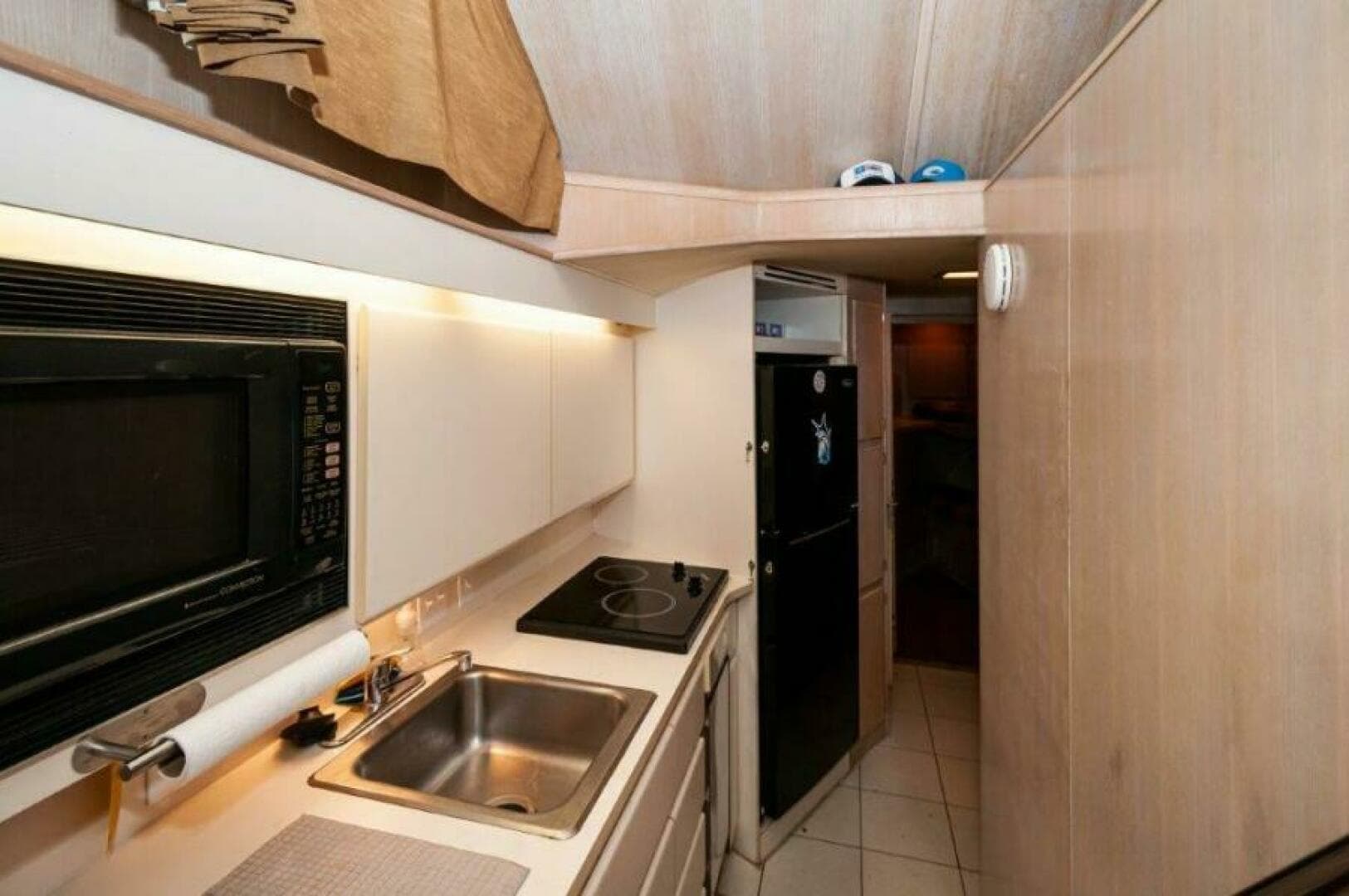 1991 Hatteras 45 Convertible — photo 2