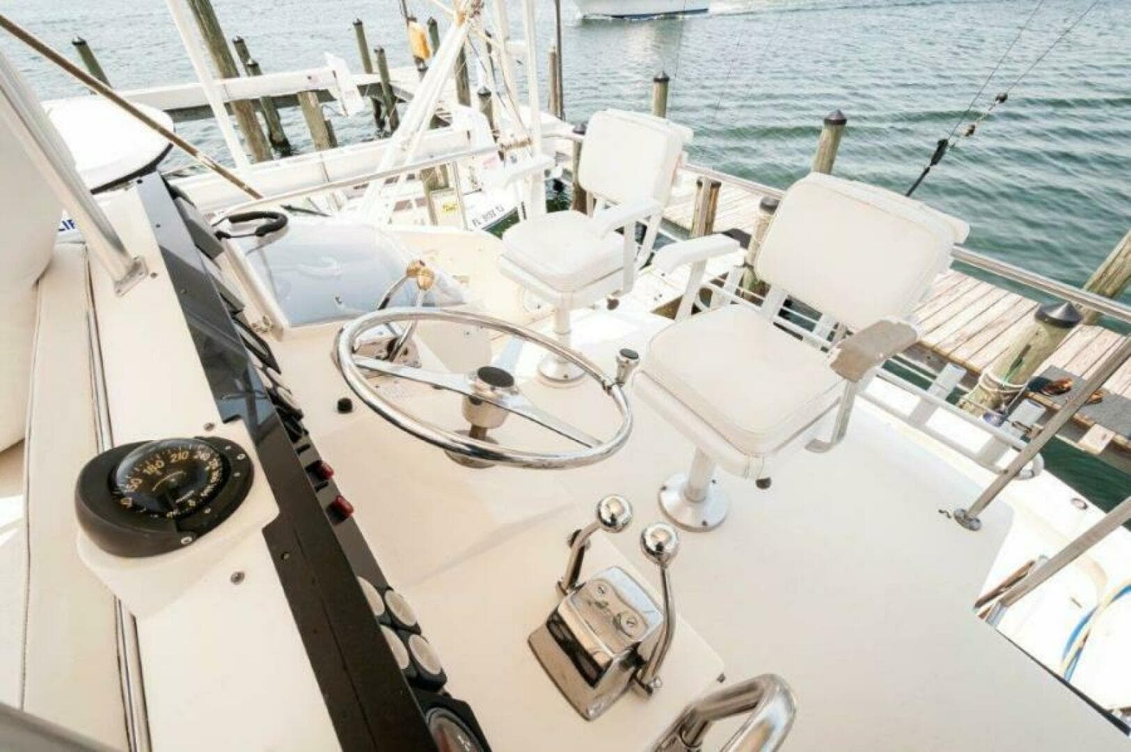 1991 Hatteras 45 Convertible — photo 14