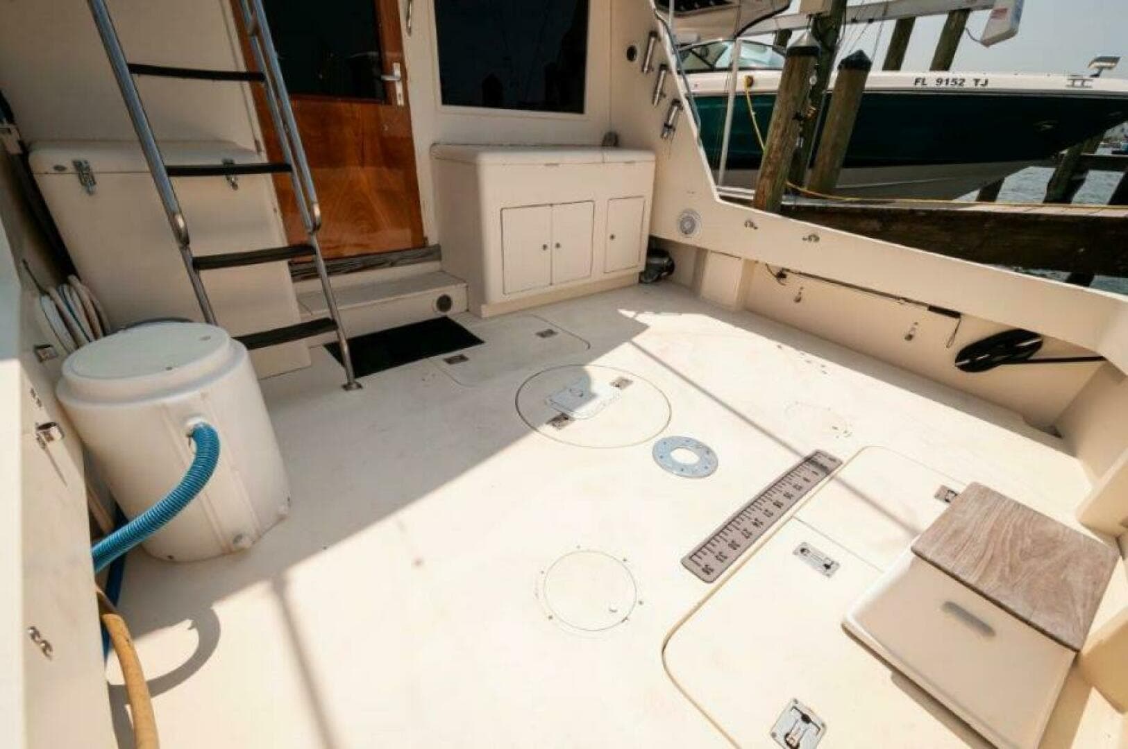 1991 Hatteras 45 Convertible — photo 19