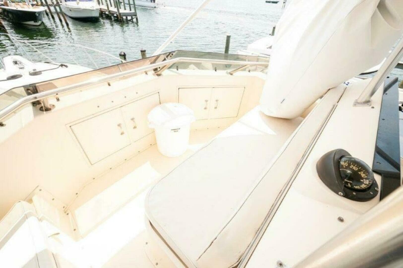 1991 Hatteras 45 Convertible — photo 17