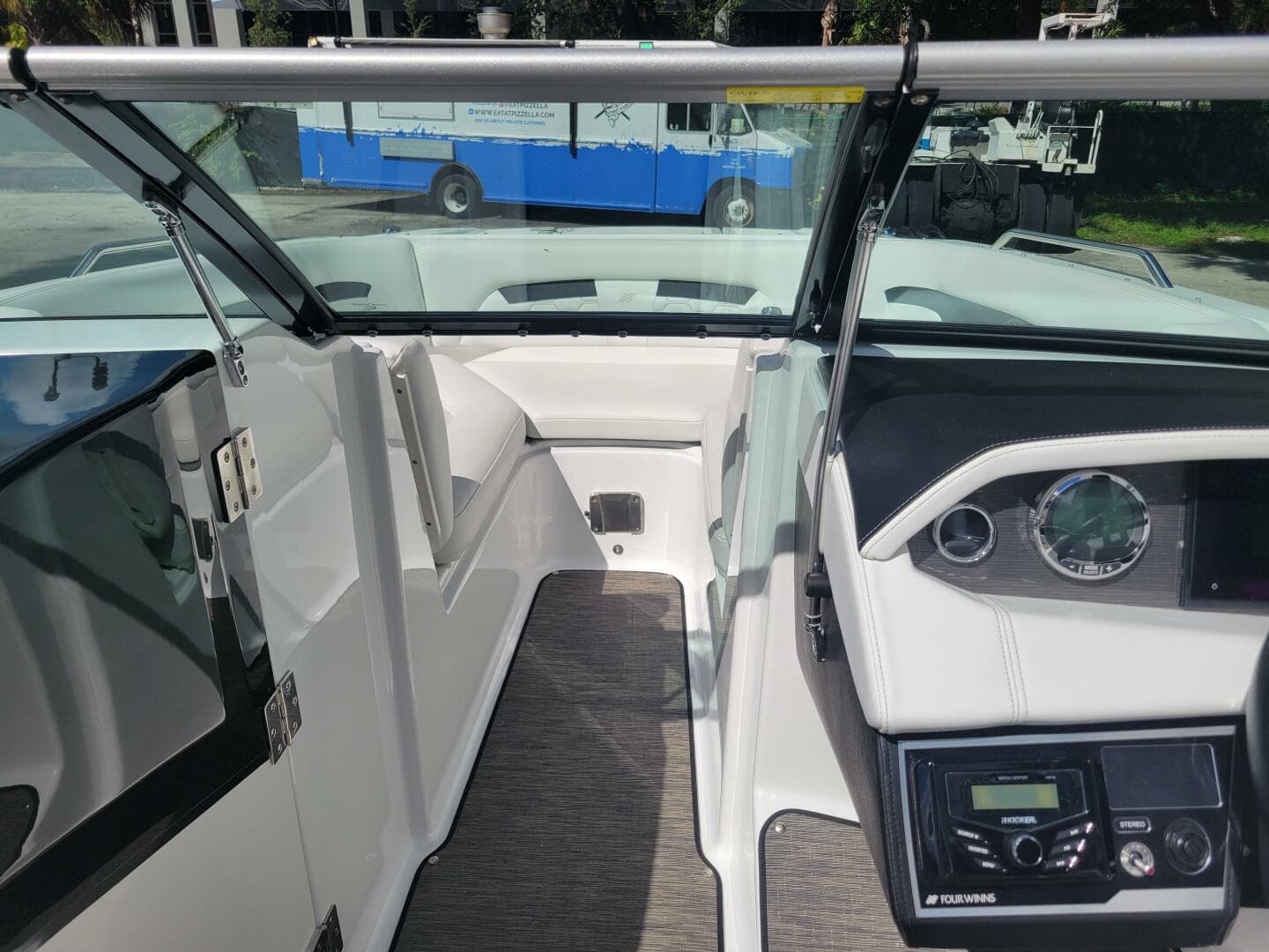 2022 Four Winns Hd 3 — photo 38