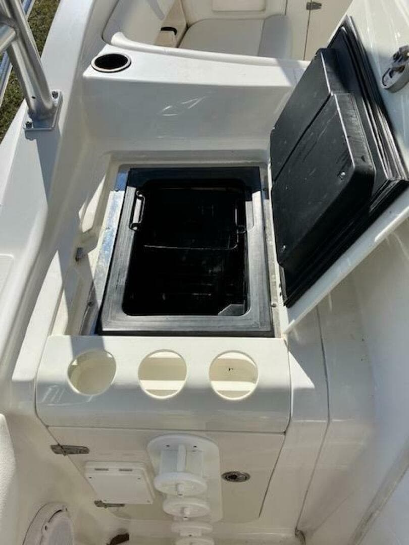 2008 Boston Whaler 320 Outrage — photo 7