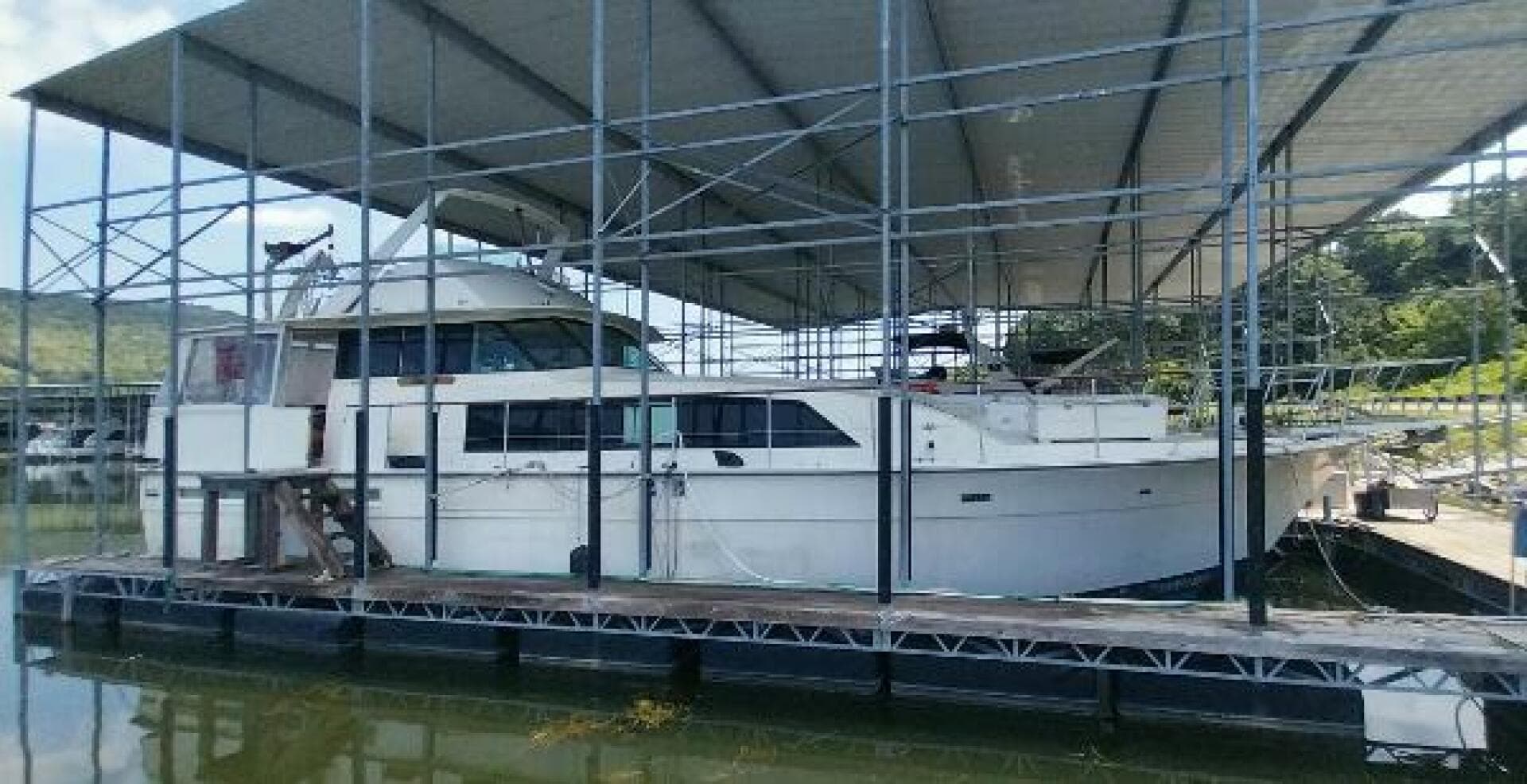 1976 Bertram Flybridge — photo 1
