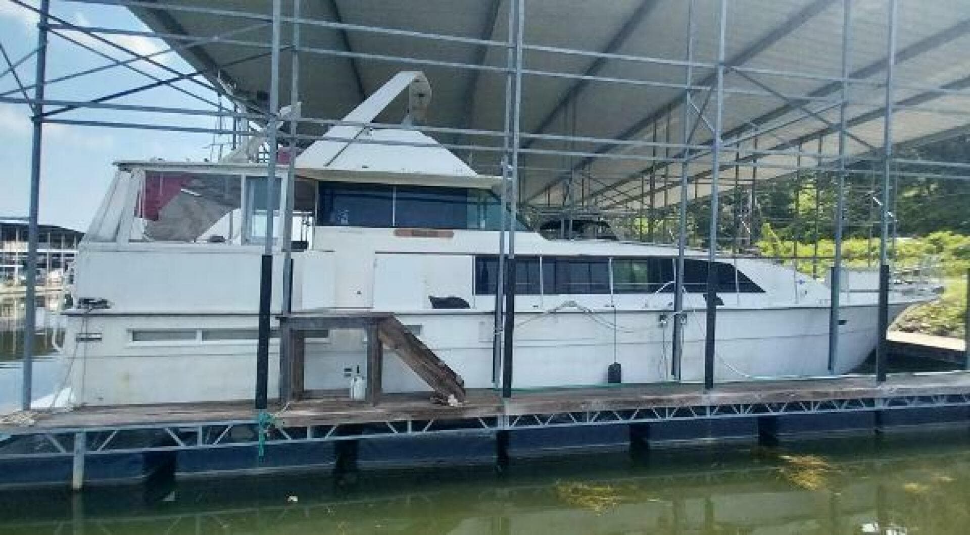 1976 Bertram Flybridge — photo 2