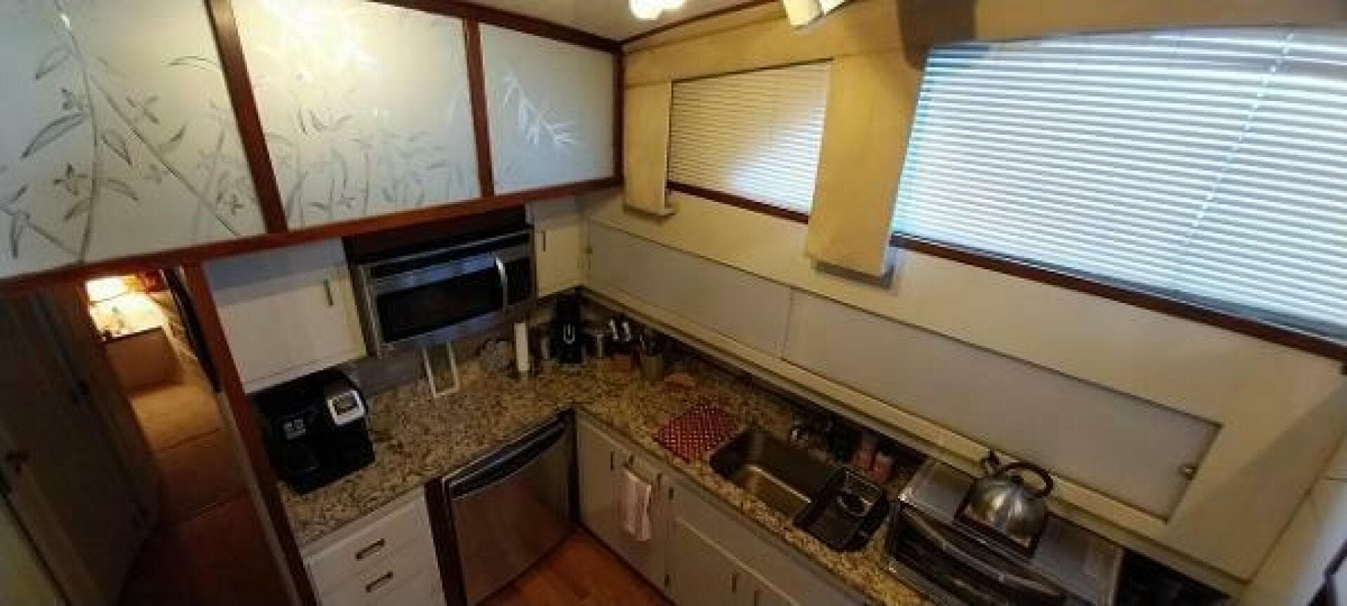 1976 Bertram Flybridge — photo 11