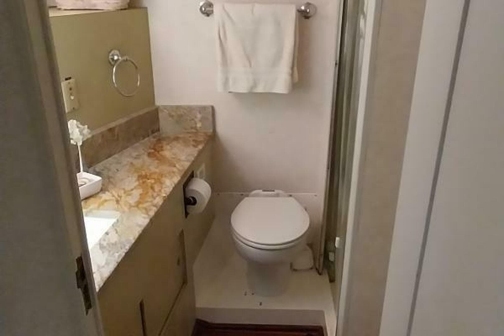 1976 Bertram Flybridge — photo 18