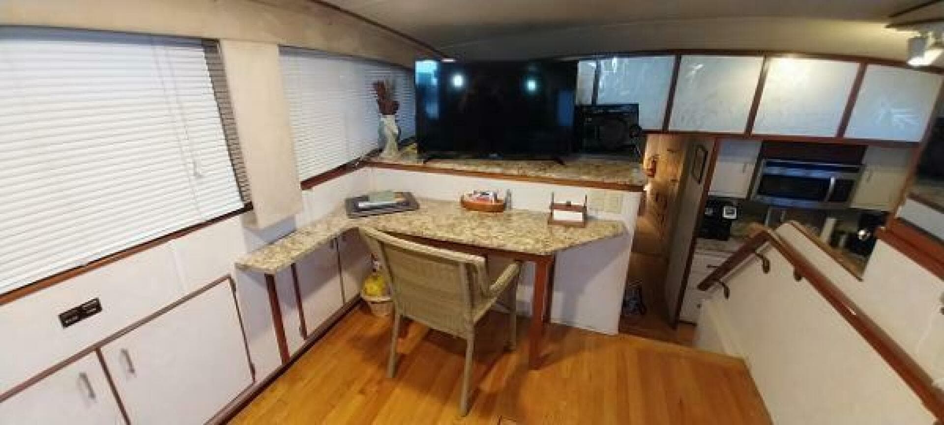 1976 Bertram Flybridge — photo 10