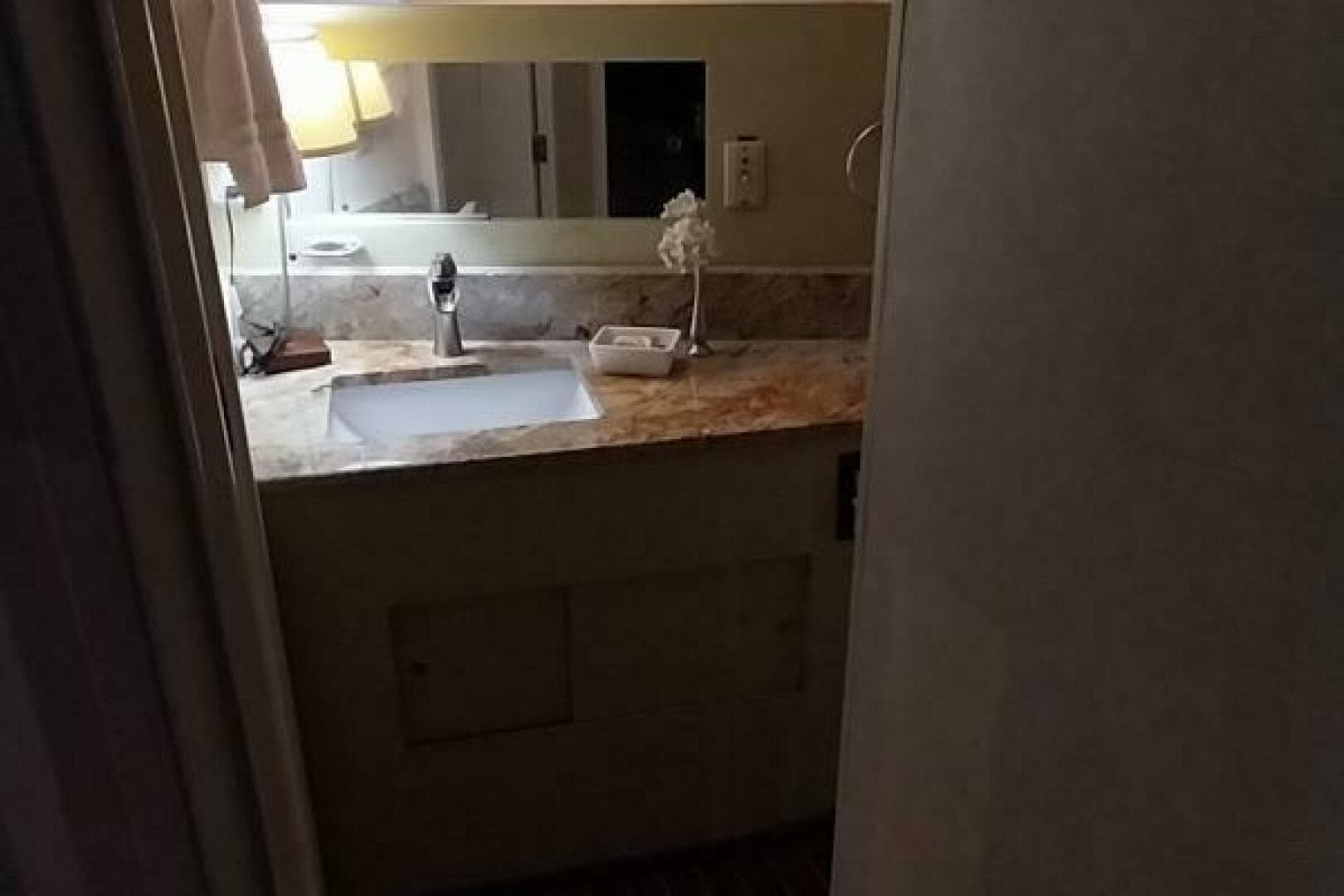 1976 Bertram Flybridge — photo 19