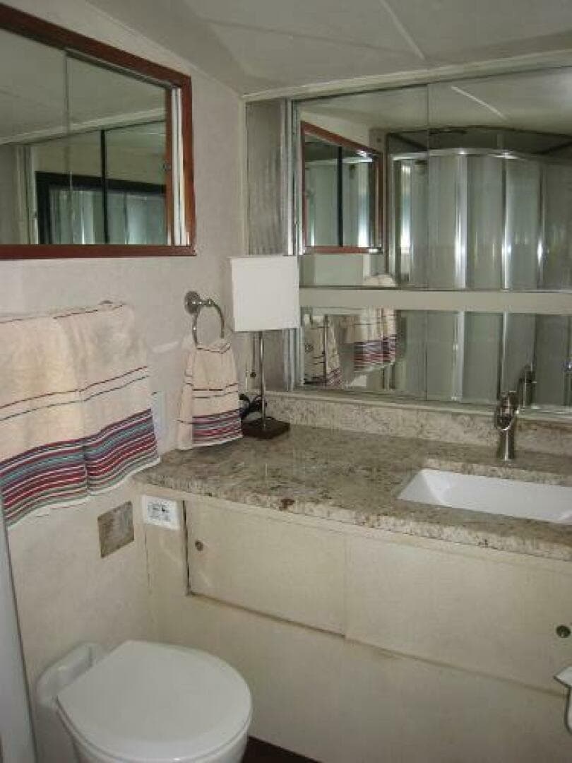 1976 Bertram Flybridge — photo 29