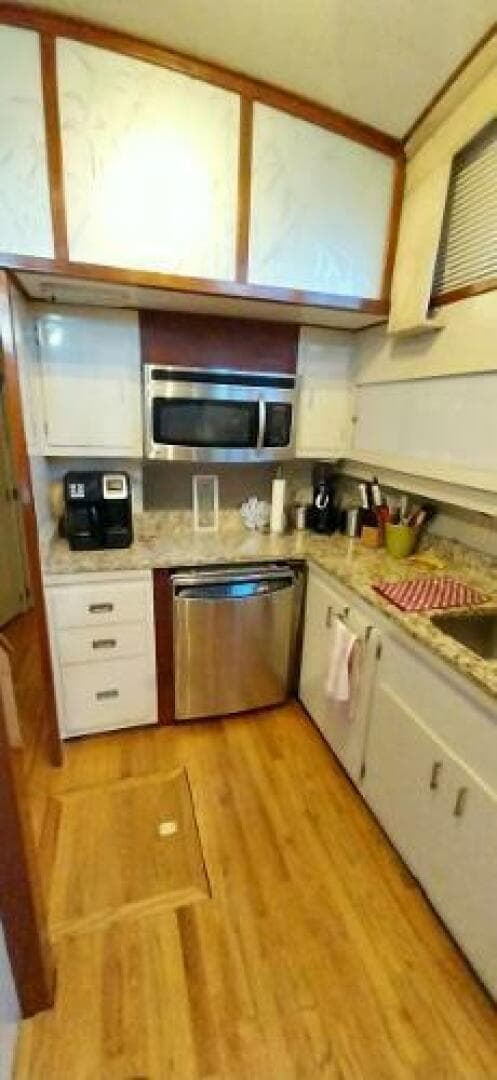 1976 Bertram Flybridge — photo 13