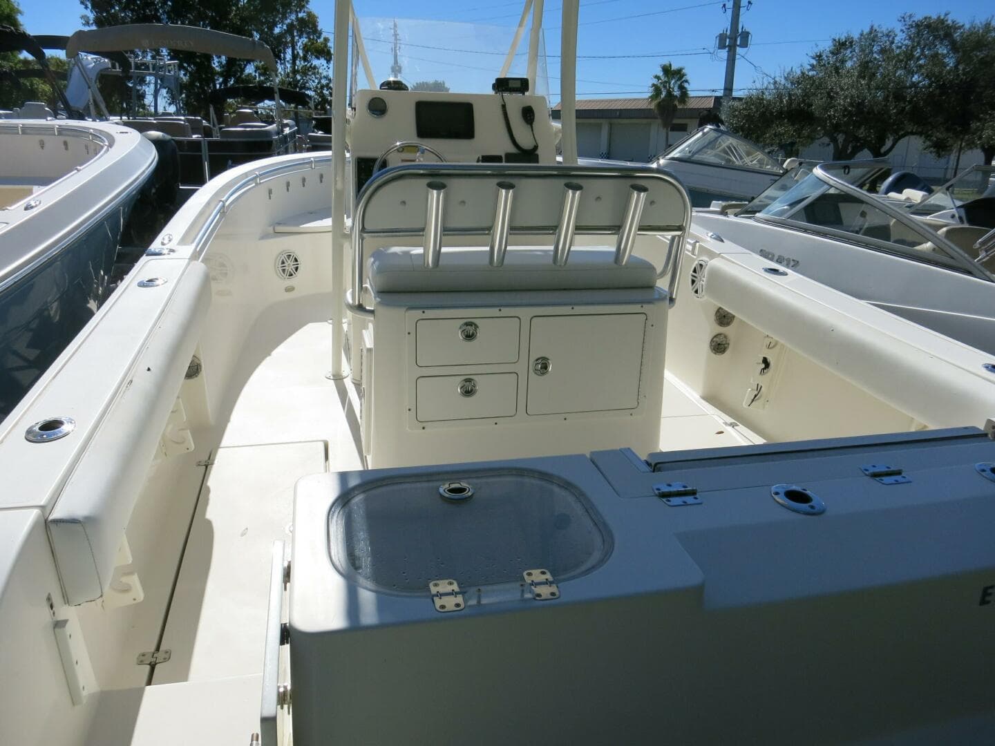 2020 Cobia 237 CC — photo 3