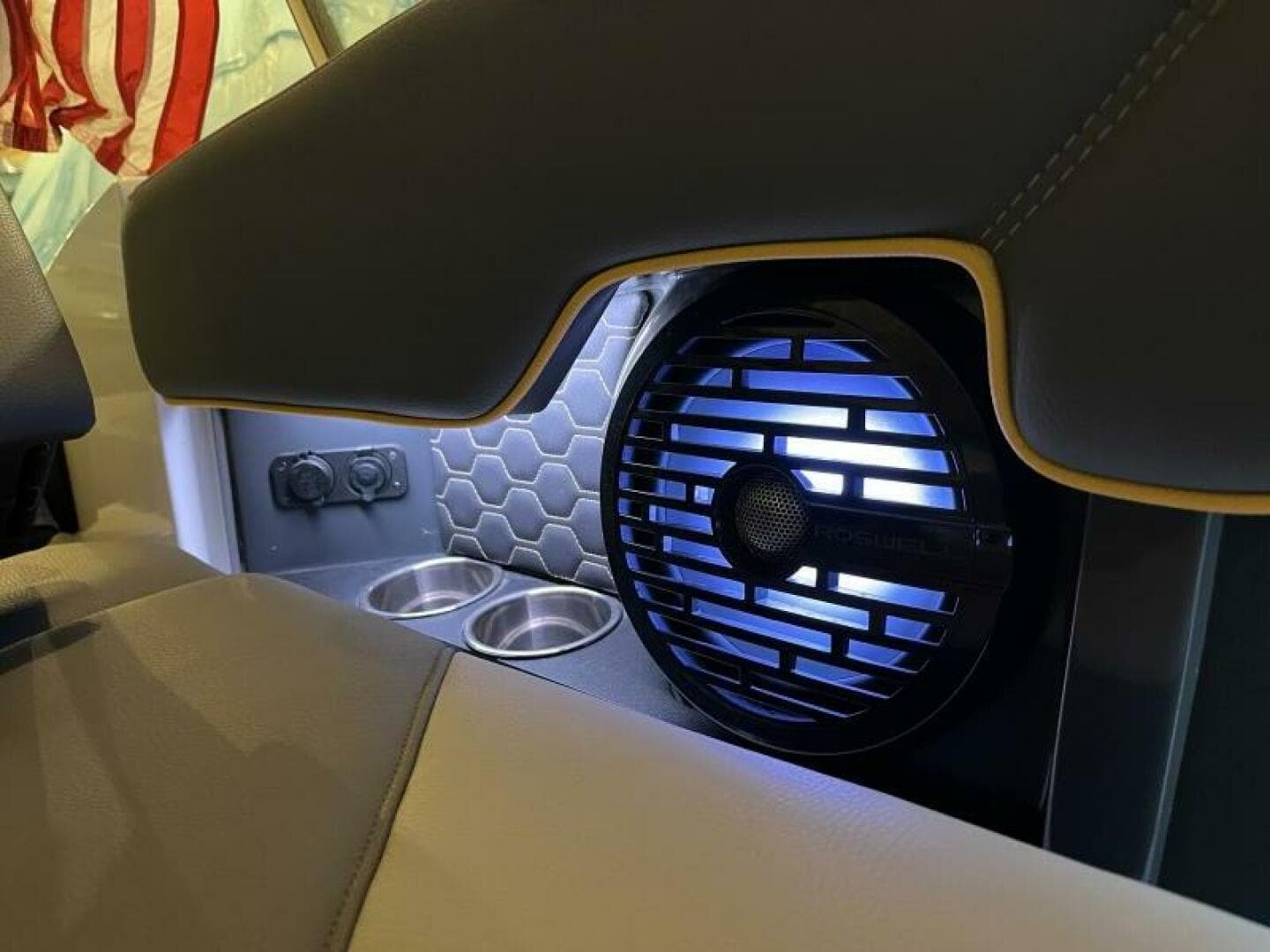 2021 Cobalt R8 Surf — photo 28