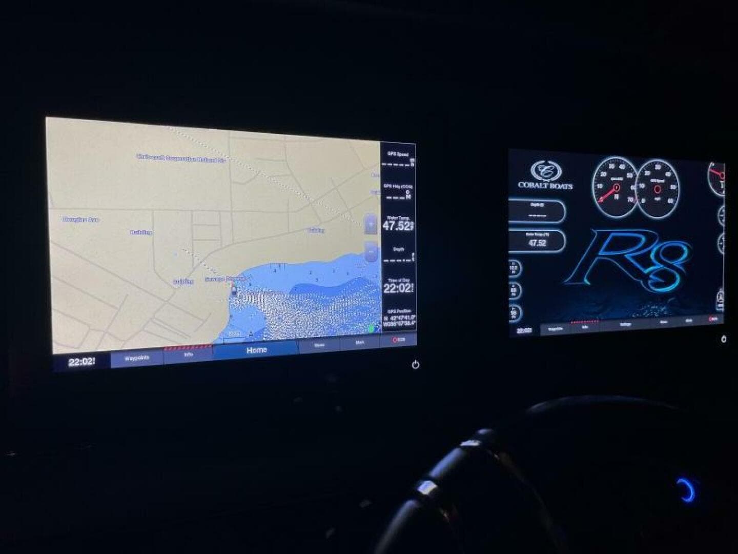 2021 Cobalt R8 Surf — photo 17