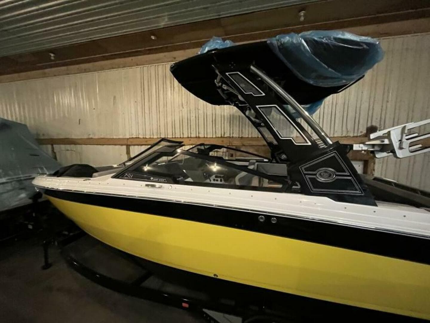 2021 Cobalt R8 Surf — photo 6