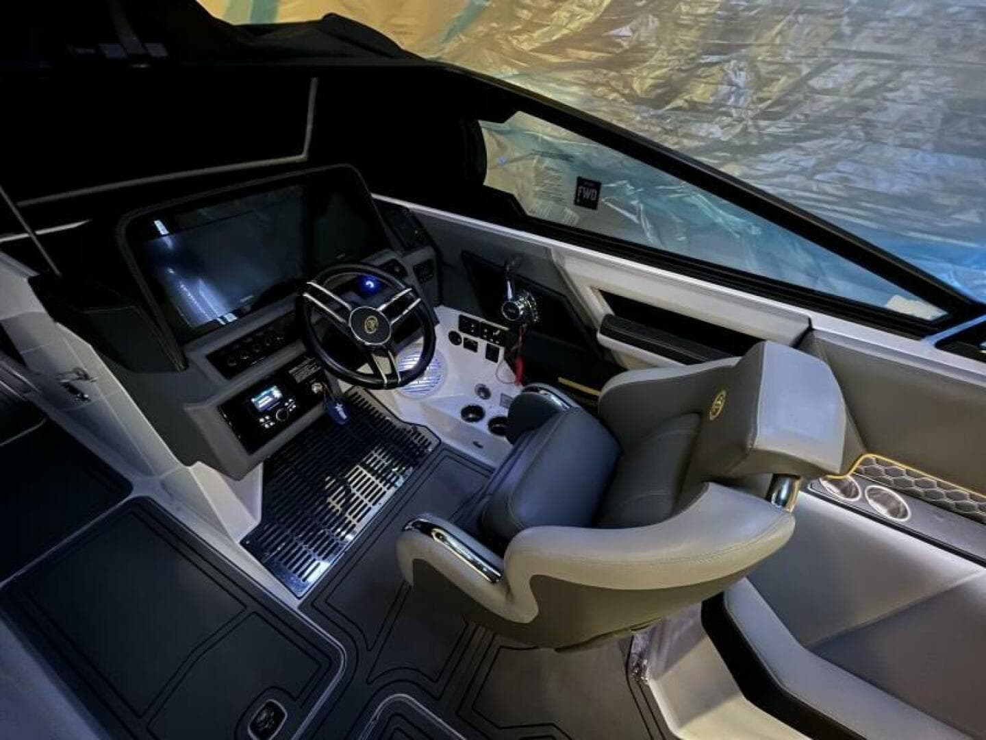 2021 Cobalt R8 Surf — photo 15