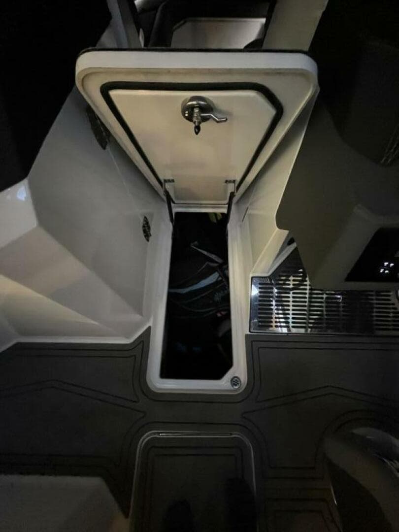 2021 Cobalt R8 Surf — photo 22