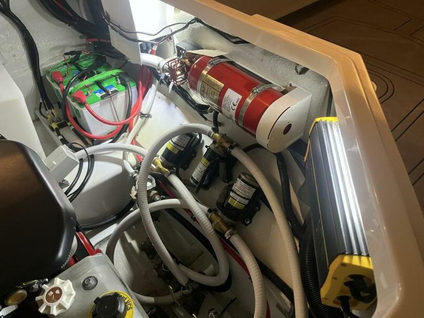 2021 Cobalt R8 Surf — photo 37