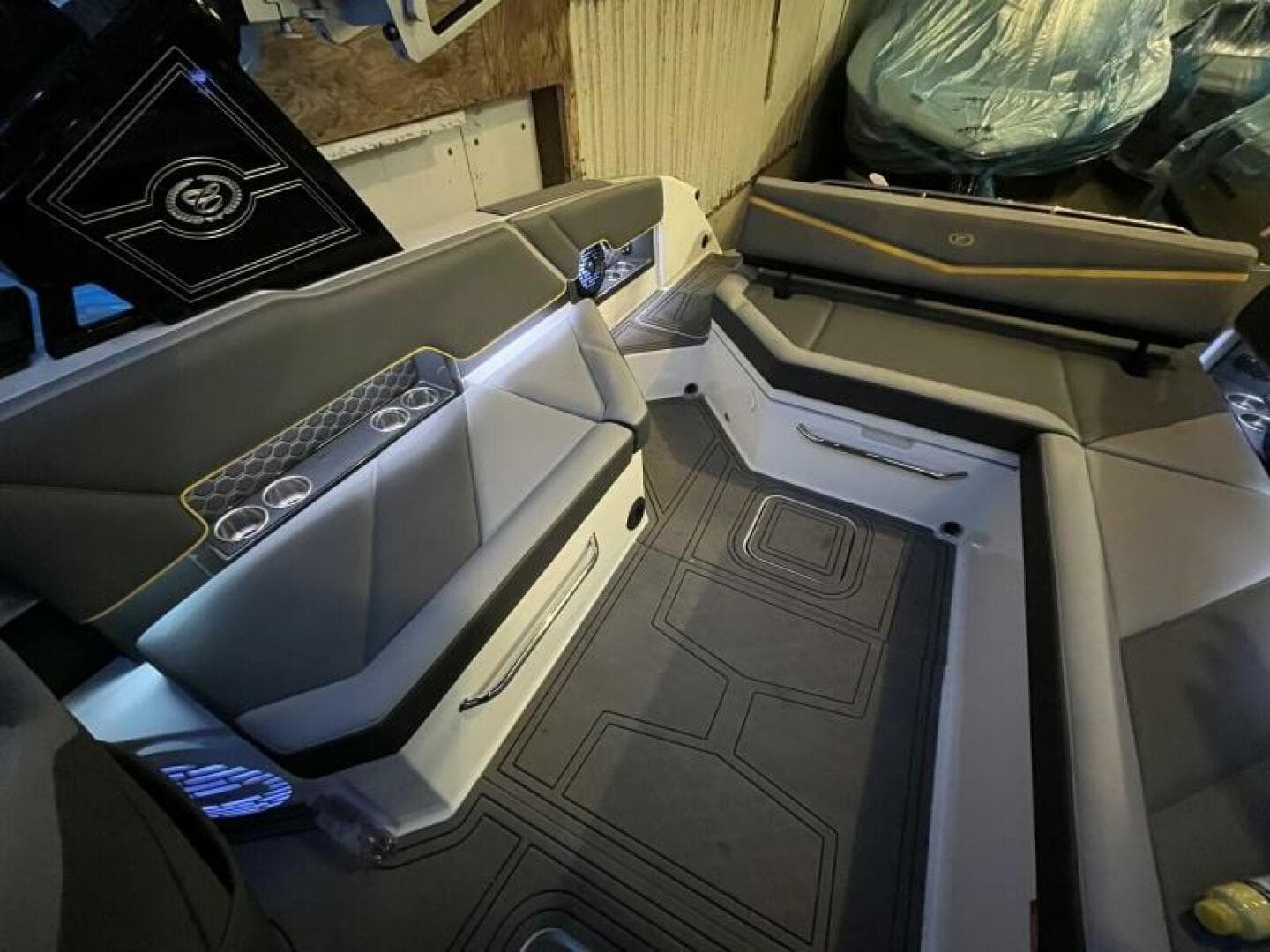 2021 Cobalt R8 Surf — photo 23